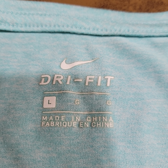 Nike Dri-Fit Shirt - Picture 4 of 4